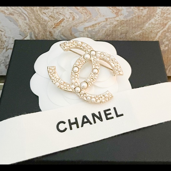 Chanel Large CC Gold Pearl Brooch - Picture 1 of 11